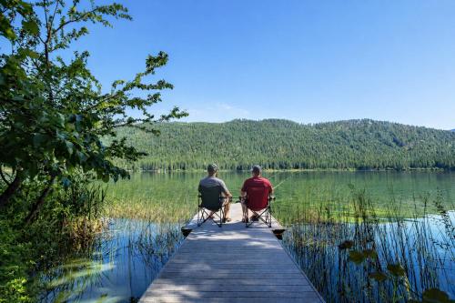 Journey's End on Fish Lake by NW Comfy Cabins - image 5