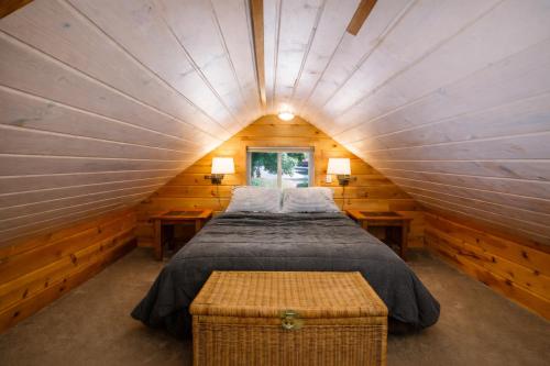 Journey's End on Fish Lake by NW Comfy Cabins - image 4