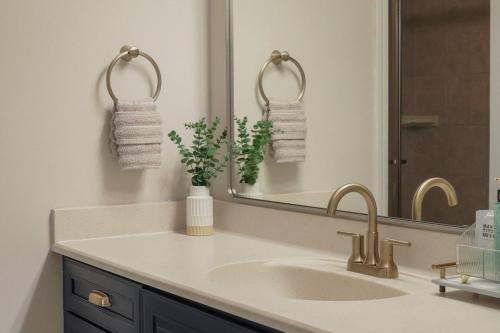Your Anchor Point by arc Vacation Rentals - image 9