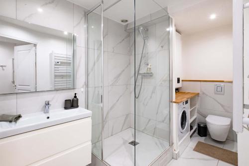 Typical Flat 4 Guests Best Neighborhood - image 9