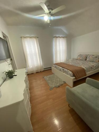 Spacious Private Room with Private Bath