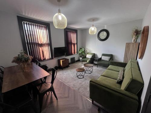 Fabulous 3 Bed Apartment - Near Excel - Sleeps 6 - 8, Londres
