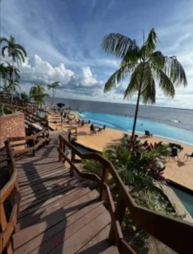 Tropical executive Hotel in Folyóparti