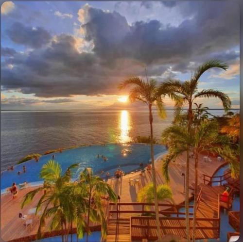 Tropical executive Hotel in Folyóparti