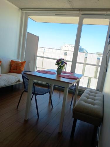 Departamento balcon y living