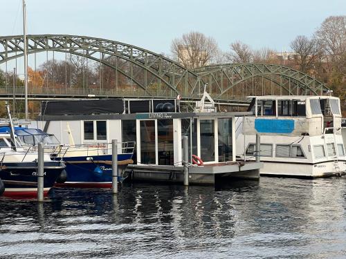 Hausboot Loreen im Altstadthafen Spandau