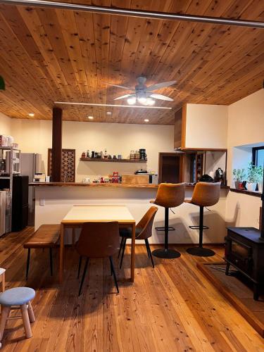 HAPPY MAGIC guesthouse – khách sạn tại Tateyama
