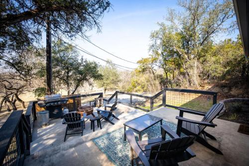 River Access Fire Pit BBQ Sleeps Sleeps 17 in Kyle (TX)