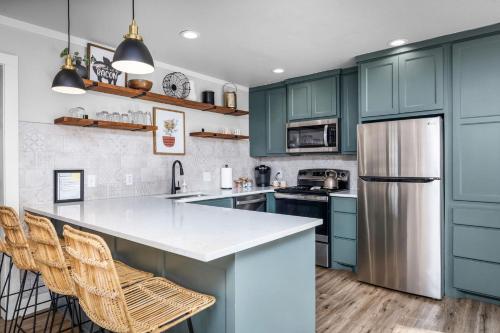River Access Fire Pit BBQ Sleeps Sleeps 17 in Kyle (TX)