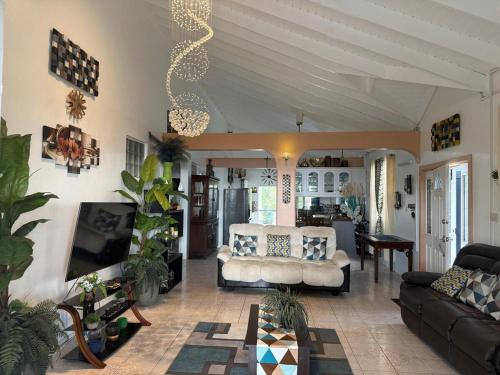 Facilities, Luxurious Hillside Villa Near Roseau in Canefield