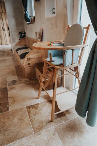 Spēļu laukums, Chambre d'hôtes Le chant des oiseaux à La Source de nos Racines (Chambre d'hotes Le chant des oiseaux - LA SOURCE DE NOS RACINES - CORPS DE FERME AU COEUR DU PARC NA) in Eclaibes