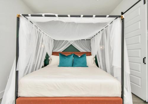 Luxury Stay King Bed Near NRG and Med Center - image 8