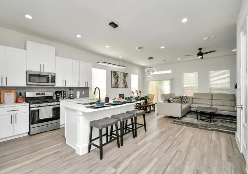 Luxury Stay King Bed Near NRG and Med Center - image 2