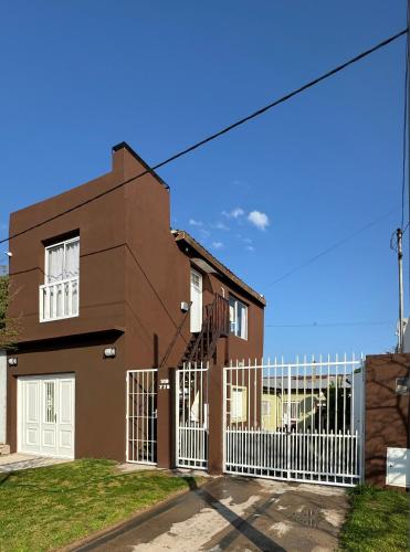Casa color chocolate