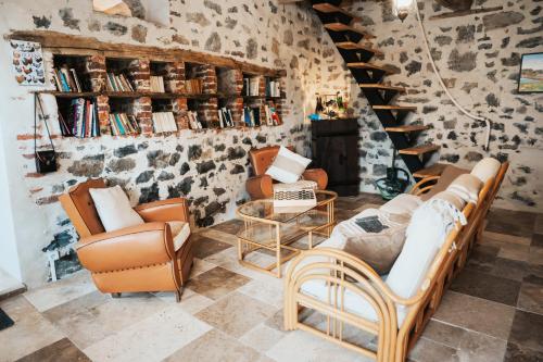 Koplietošanas atpūtas telpa ar TV, Chambre d'hôtes La cavalière à La Source de nos Racines (Chambre d'hotes La cavaliere - LA SOURCE DE NOS RACINES - CORPS DE FERME AU COEUR DU PARC NATUREL DE) in Eclaibes