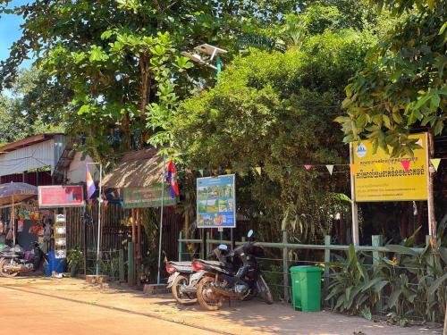 កុយ ឡាយ-Koy Lay in Botum Sakor