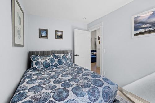 Seaside Getaway B - image 11