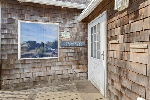 Seaside Getaway B - image 4