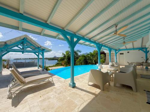 Villa NADIA, Vue de rêve, Piscine, Spa & Sauna - Location, gîte - Le François