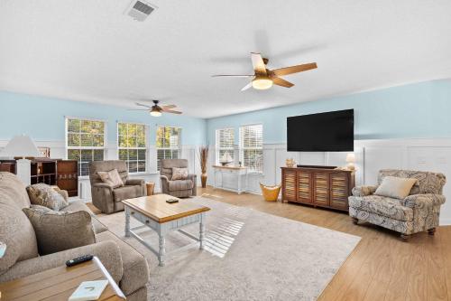 Coastal Comfort with Golf Pool Pickle Ball Tennis Courts – khách sạn tại Murrells Inlet