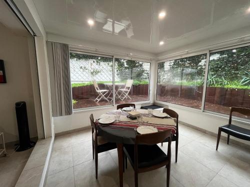 Spacieux studio rénové avec terrasse et parking privé - FR-1-374-99 - image 3