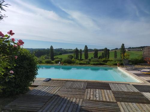 Chez Miracle - FR-1-616-54 (Maison de campagne avec piscine, proche de Perigueux – 2 chambres, BBQ, activites variees a proximit) in Montagrier