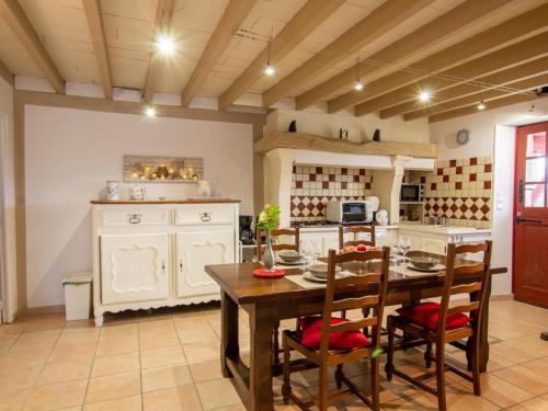 Chez Miracle - FR-1-616-54 (Maison de campagne avec piscine, proche de Perigueux – 2 chambres, BBQ, activites variees a proximit) in Montagrier