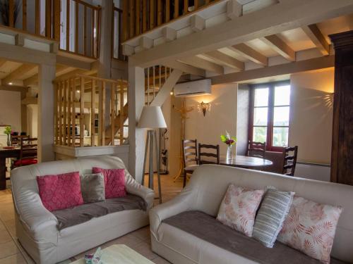 Chez Miracle - FR-1-616-54 (Maison de campagne avec piscine, proche de Perigueux – 2 chambres, BBQ, activites variees a proximit) in Montagrier