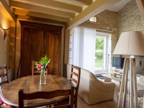 Chez Miracle - FR-1-616-54 (Maison de campagne avec piscine, proche de Perigueux – 2 chambres, BBQ, activites variees a proximit) in Montagrier