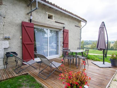 Chez Miracle - FR-1-616-54 (Maison de campagne avec piscine, proche de Perigueux – 2 chambres, BBQ, activites variees a proximit) in Montagrier