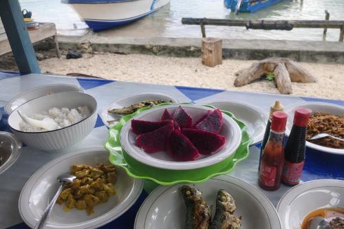 Aliments i begudes, Casa de 12 m2 amb 1 habitació i 1 bany privat a Luwuk (Nata homestay ) in Luwuk