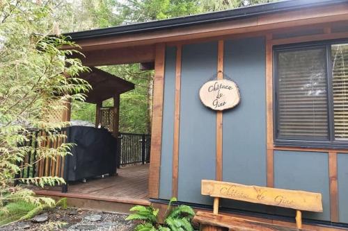 Hot Tub - Pet Friendly - Cozy Escape with Fire Pit in Port Renfrew (BC)