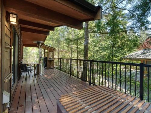 Hot Tub - Pet Friendly - Cozy Escape with Fire Pit in Port Renfrew (BC)