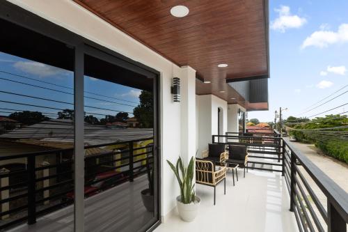 Balcony/terrace, 16 Luxe House Pool Table BBQ 20 min Airport in La Lima