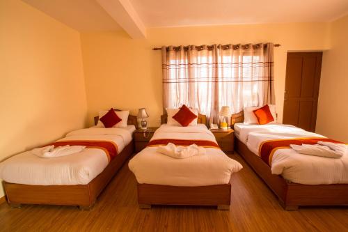 room detail thumbnail 2