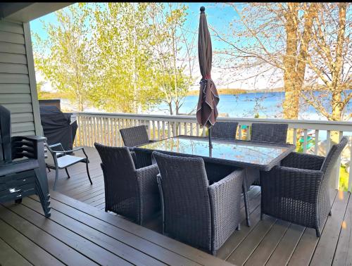 Lake Front Dream Cottage Resort!!! W-5 Star Golf Course!! in Keene (ON)