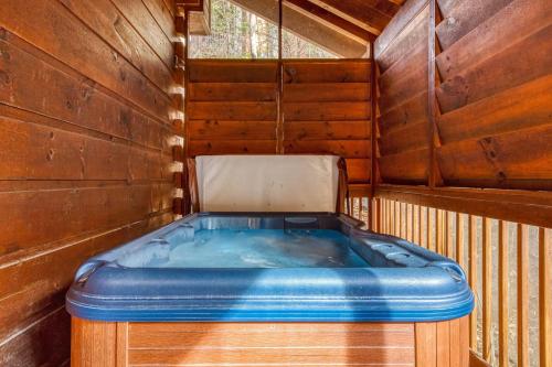 ER206 - Mountain Rendezvous Great location - Close to town! cabin - image 12