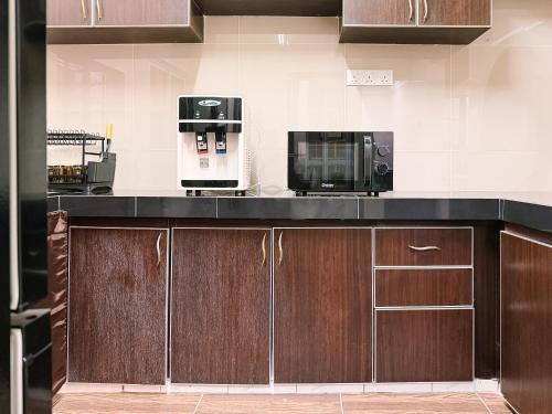 厨房, Batu Caves Landed Home for 10 Pax with Free WiFi & Netflix in 黑风洞/鹅唛