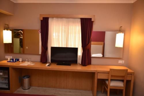 3 twin beds