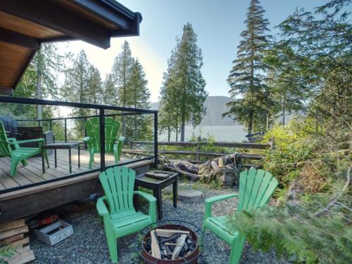Tiltin Hilton- Ocean View - Pet Friendly - sleep 4 in Port Renfrew (BC)