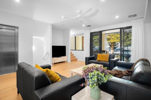 Harborview Modern Apartment 9F in 維克多港