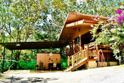 Cabaña Colibrí - Parking (Cabana Colibri - Parking) in Sarchi