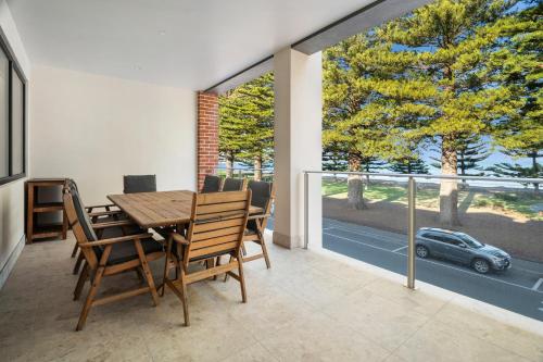 Harborview Modern Apartment 9F in 維克多港