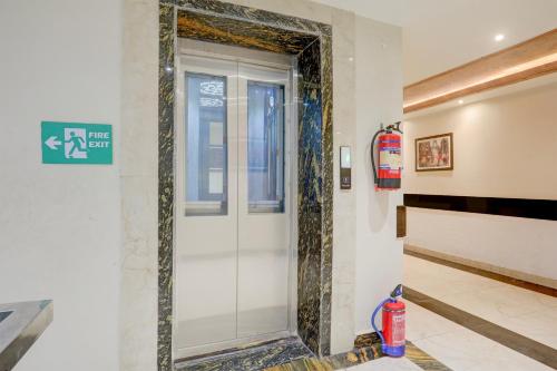 Vestabils, Super Townhouse Oak Amity University Patna Formerly The Golden Crown in Danapur