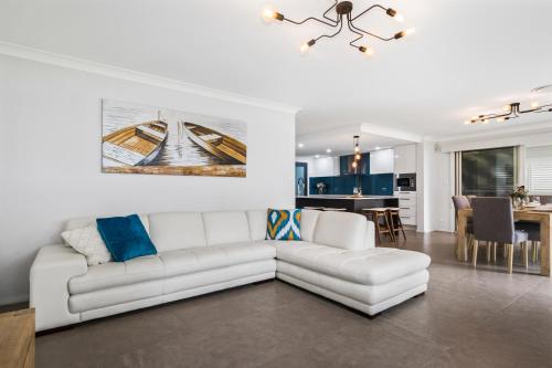 Ultra-Modern Waterfront Home on Lake Macquarie in Mannering Park