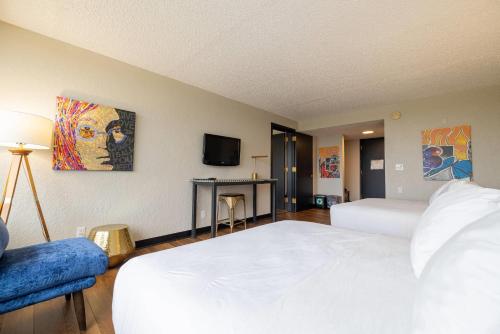 The Highlander Hotel - image 8