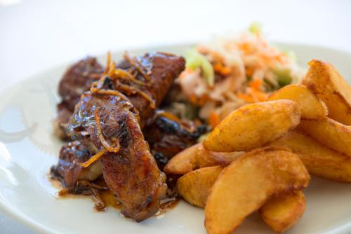 Auberge d'Anse Boileau & Restaurant Chez Plume – Anse Boileau