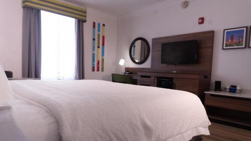 Hampton Inn and Suites Houston-Katy - image 7