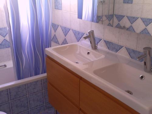 Rafina Sea View Luxury - image 6