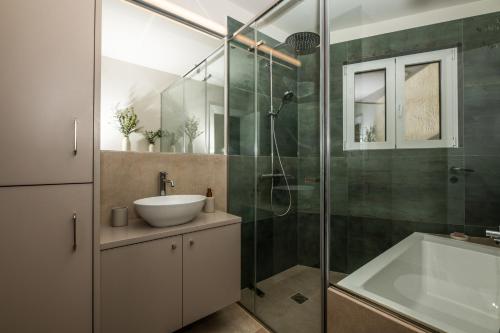 Touching Acropolis - Quiet & Elegant 1-Bdr Apt - image 14